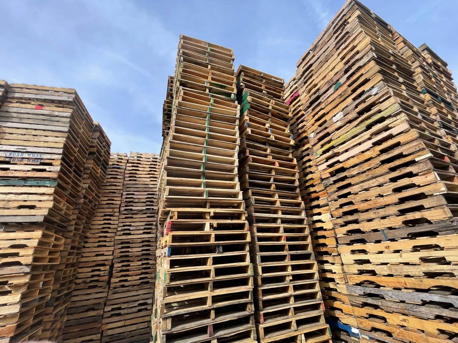 WOODEN PALLETS
