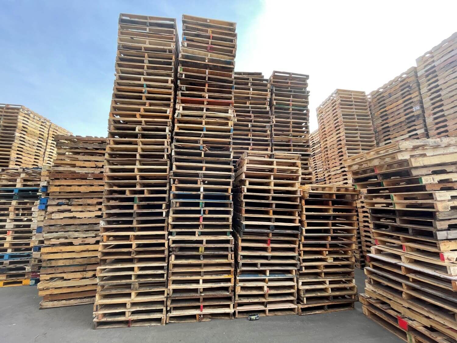 WOODEN PALLETS