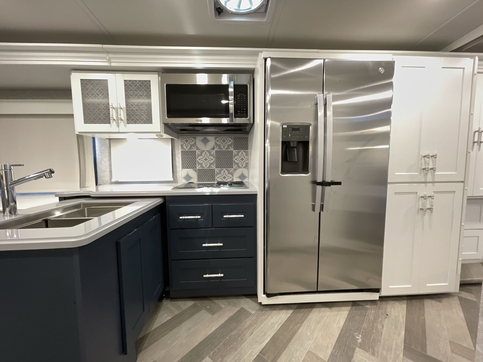 New 2024 Winnebago Adventurer 36Z