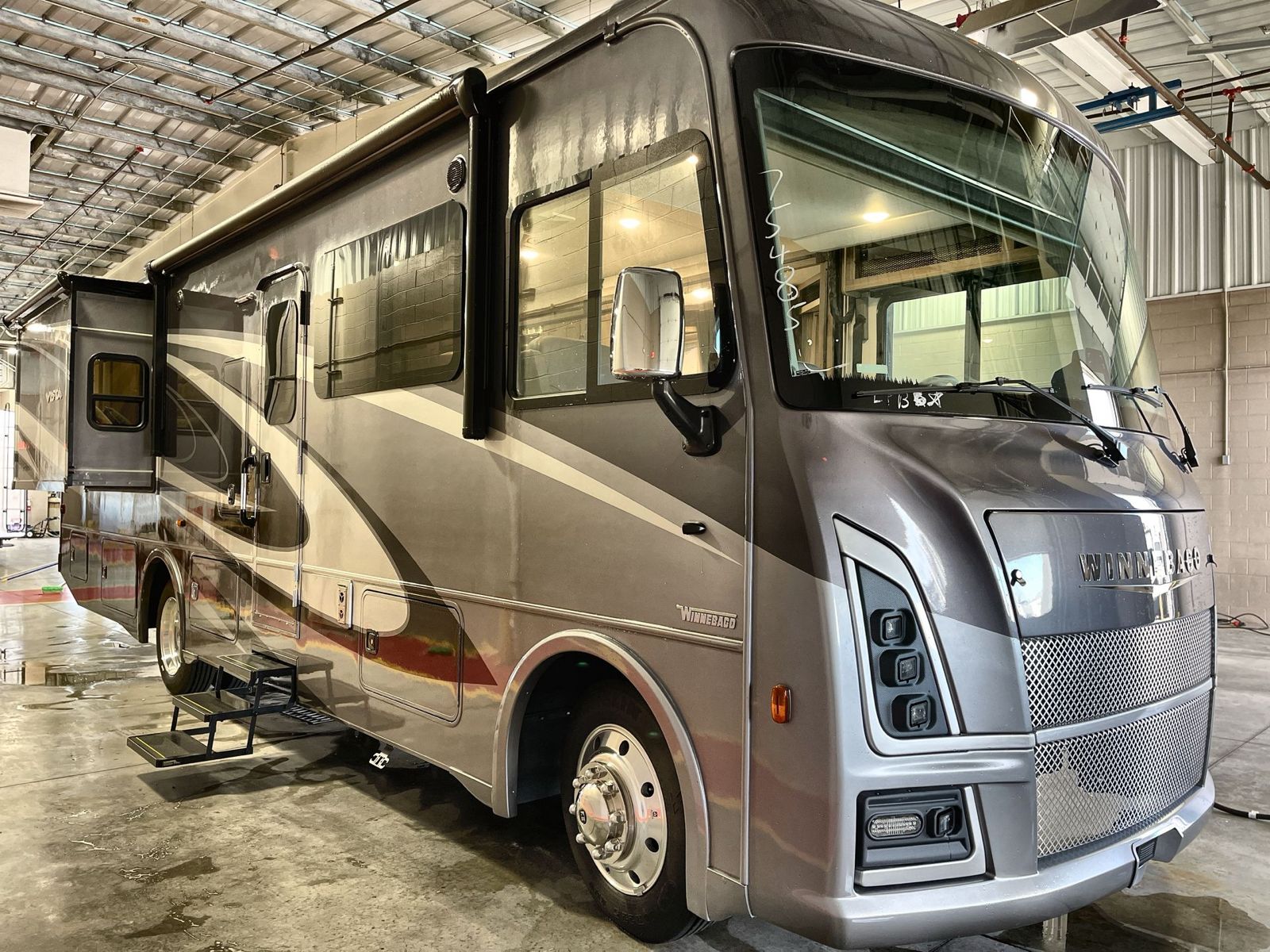 New 2024 Winnebago Vista 33K