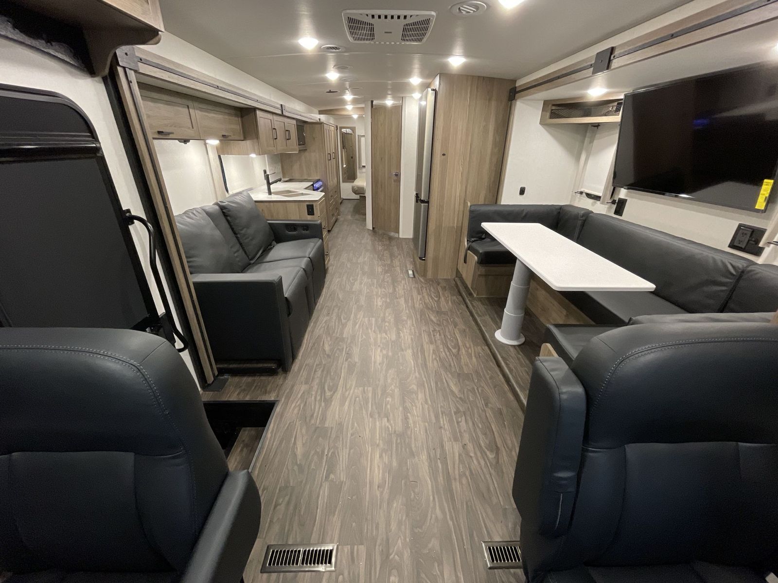 New 2024 Winnebago Vista 34R