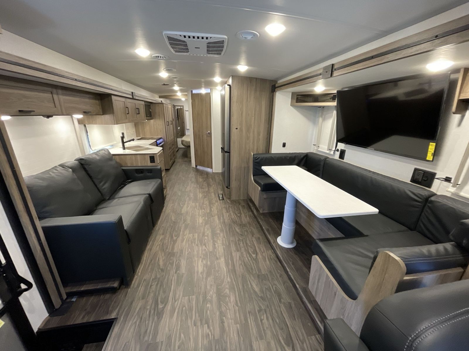 New 2024 Winnebago Vista 34R