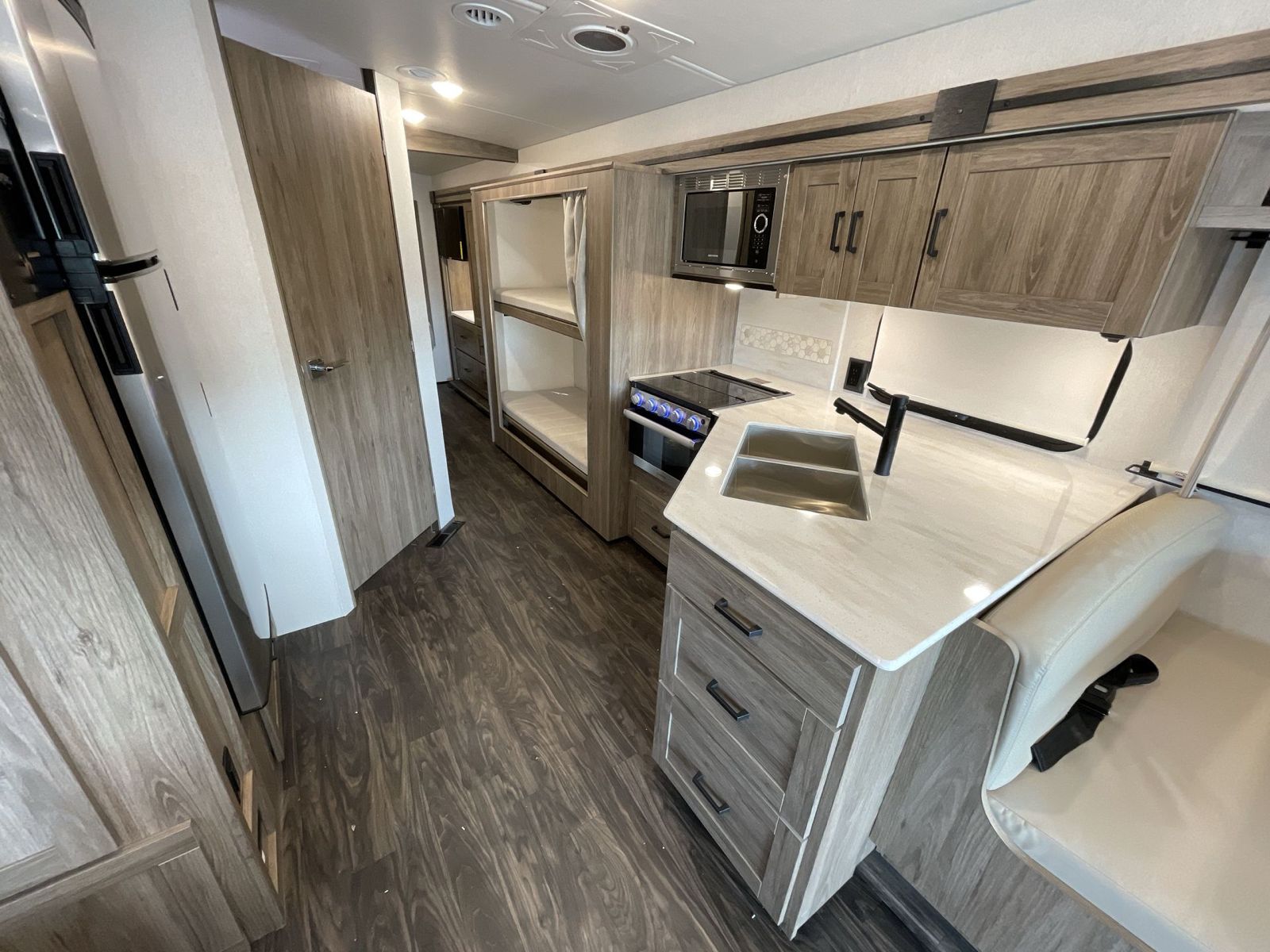 New 2024 Winnebago Vista 31B