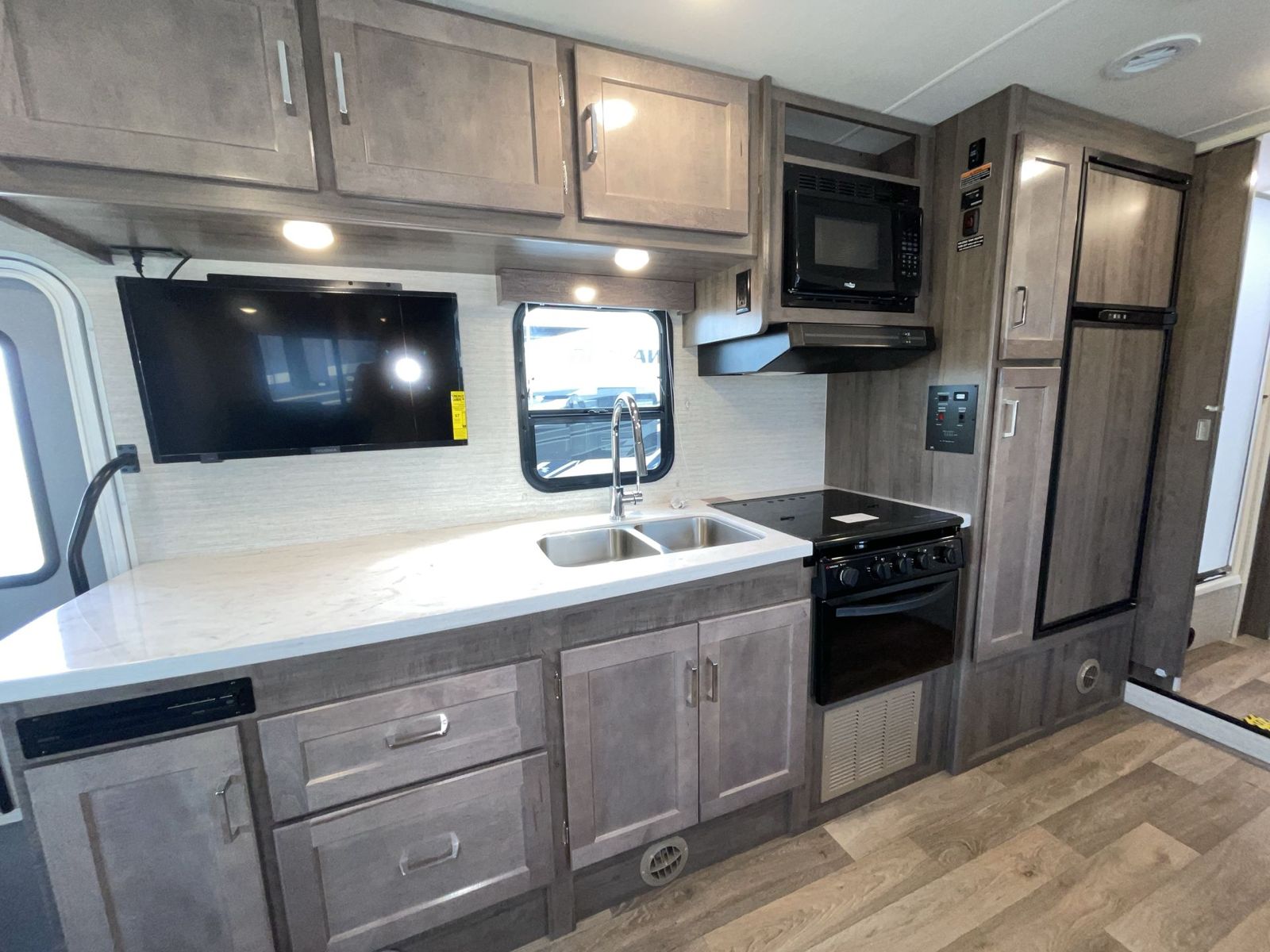 New 2024 Winnebago Minnie Winnie 31K