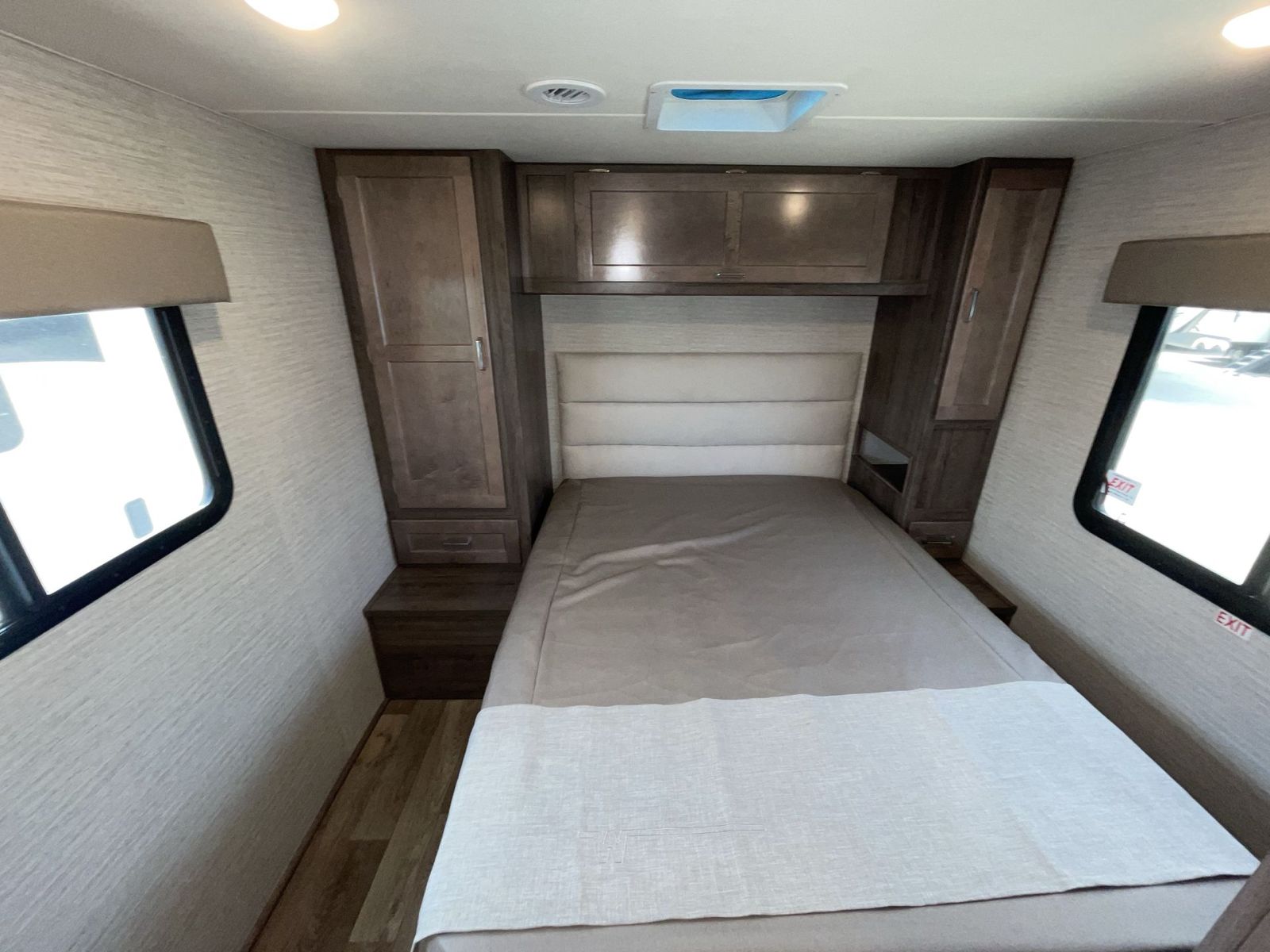 New 2024 Winnebago Minnie Winnie 31K