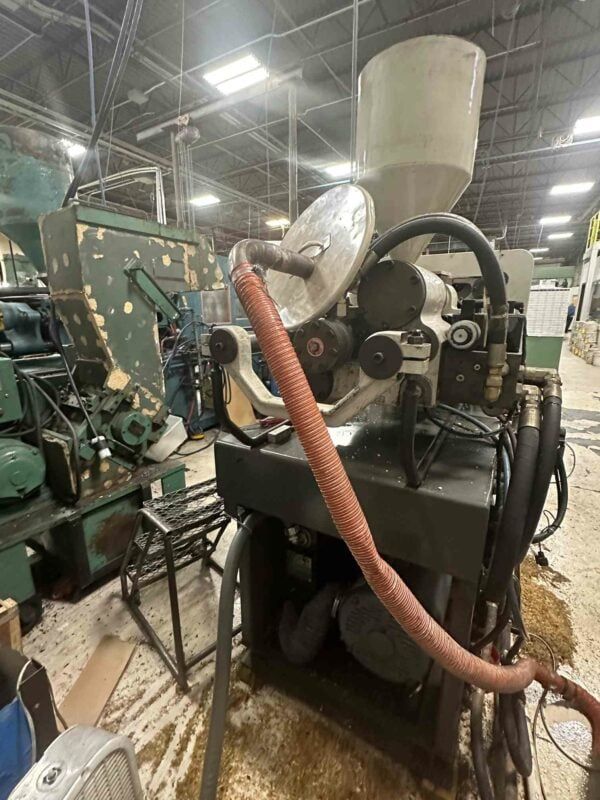 165 Ton, 13oz Cincinnati VSX 55 – 4.44 OZ Injection Moulding Machine, 17.9″ X 16.73″