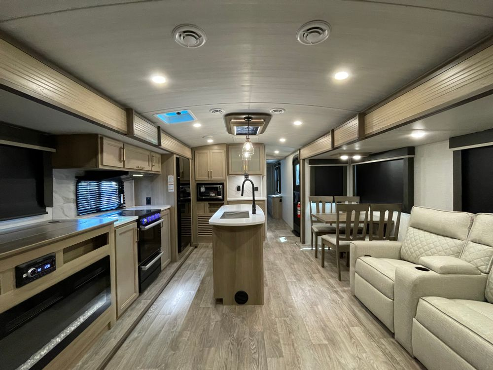 New 2025 keystone outback 328rl for sale